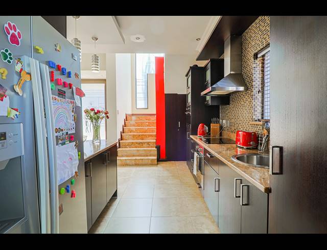3 BEDROOM TOWNHOUSE FOR SALE IN BASSONIA